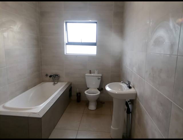 3 BEDROOM FREEHOLD FOR SALE IN GELUKSDAL